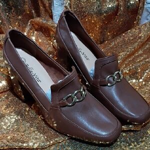 Bella Vita Brown Heels with Chain Accent